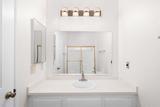 Interior Photo - Diplomat Apartments