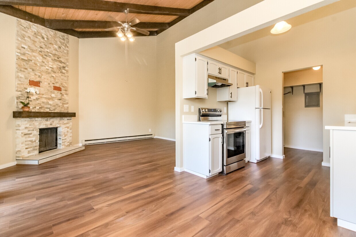 Primary Photo - 7308 N Skyview Ln