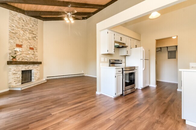 Building Photo - 7308 N Skyview Ln