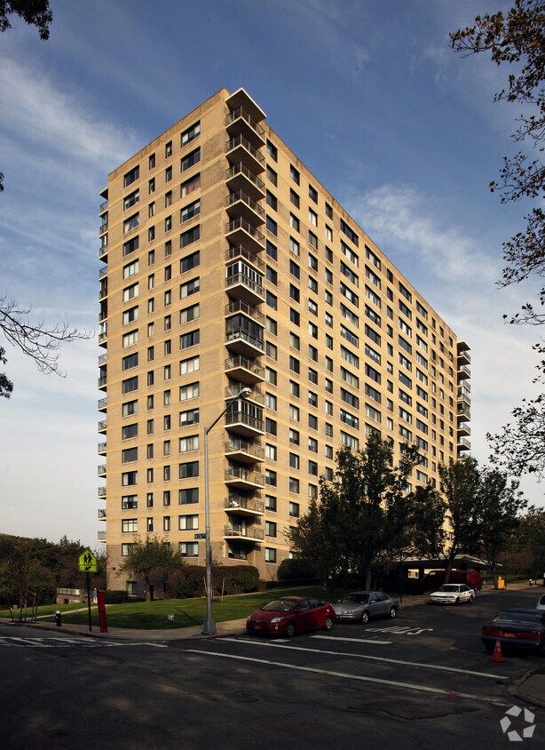 Manor Towers Apartments in Bronx, NY