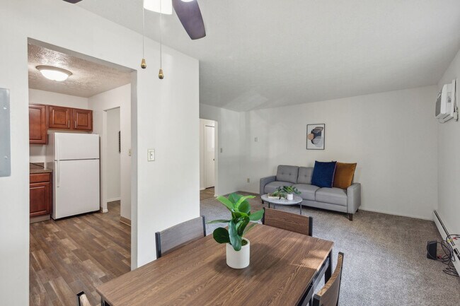Foto del edificio - 5556 Broadview Rd