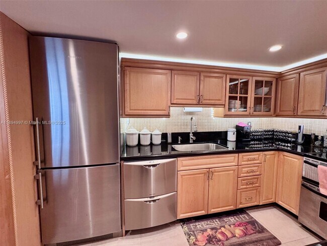 Foto del edificio - 6061 Collins Ave