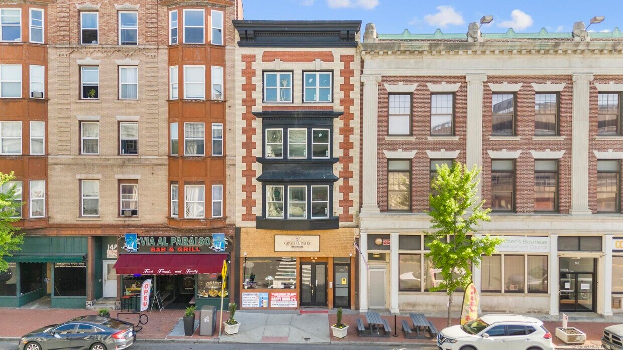Primary Photo - 140 Grand St