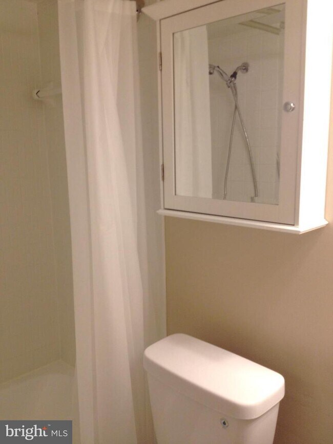 Foto del edificio - 4241 Columbia Pike