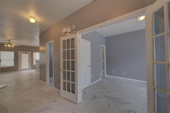 Building Photo - 2781 Snapfinger Manor