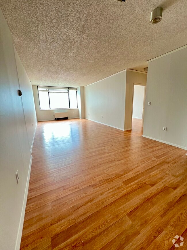 Building Photo - 45 River Dr S