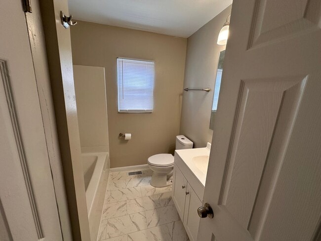 Building Photo - NEWLY REMODELED!! 3 bed 1 bath North East Indy