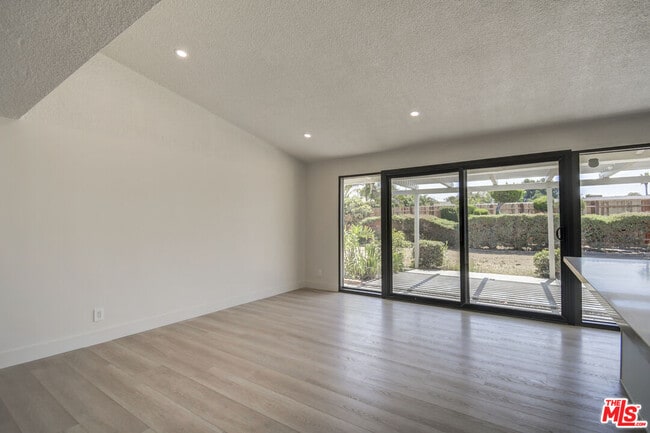 Building Photo - 5452 Rockledge Dr