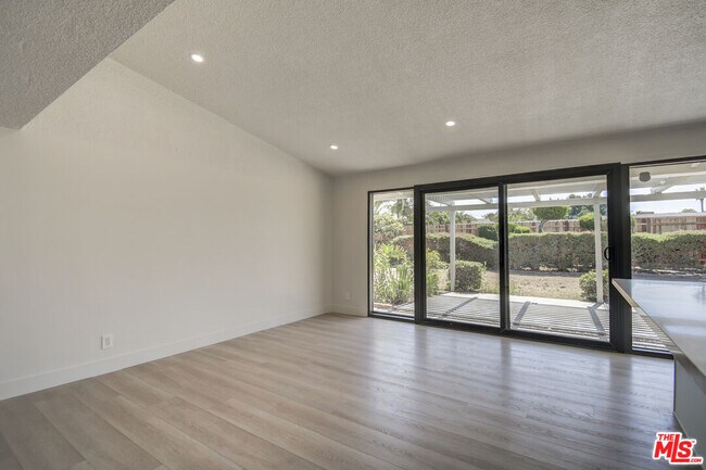 Foto del edificio - 5452 Rockledge Dr