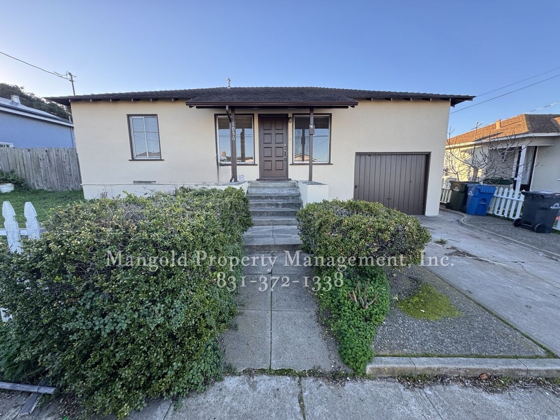 Foto principal - Charming 2-Bed 1-Bath Home in Seaside with...