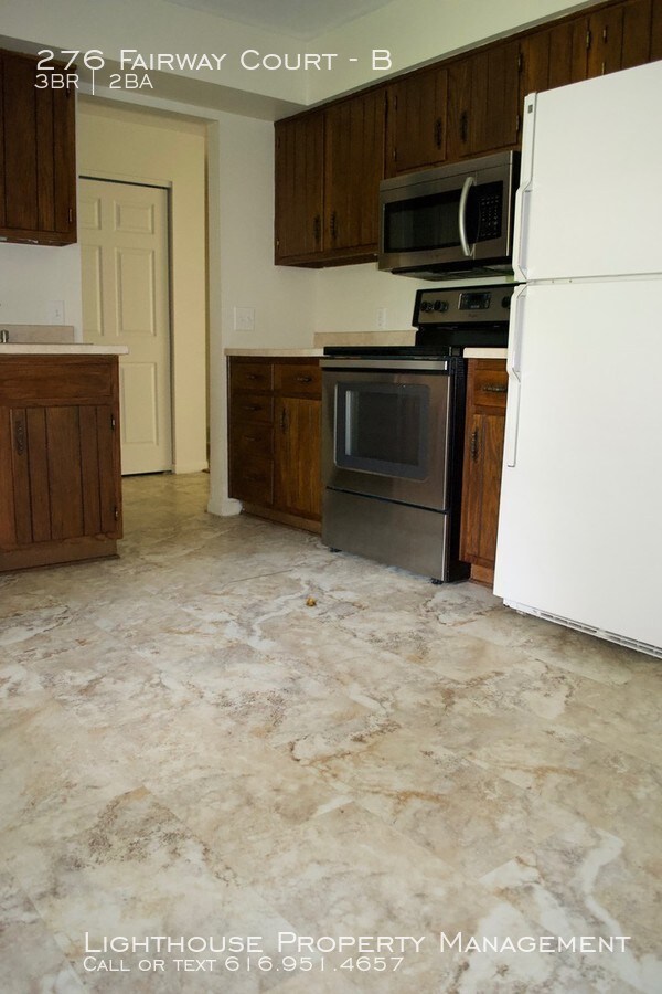 Building Photo - Three Bedroom Duplex in Plainwell
