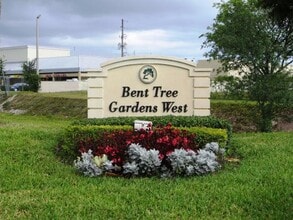 Building Photo - 9815 Pineapple Tree Dr