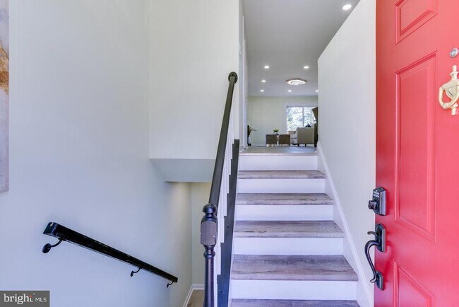 Foto del edificio - 8213 Roxbury Dr