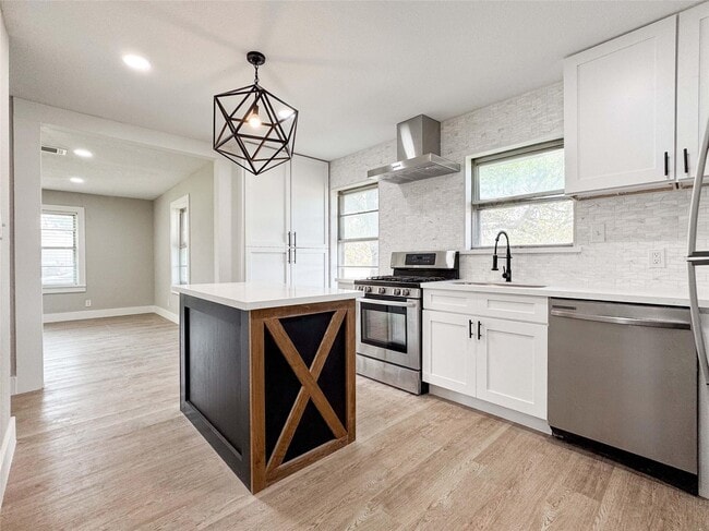 Building Photo - 2108 Ontario Ave