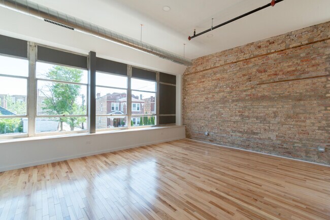 Building Photo - 2202 Lombard Ave