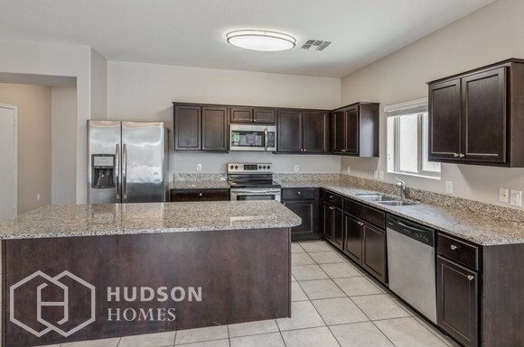 Building Photo - Get 1st FULL MONTH”S RENT FREE! - 5015 E A...
