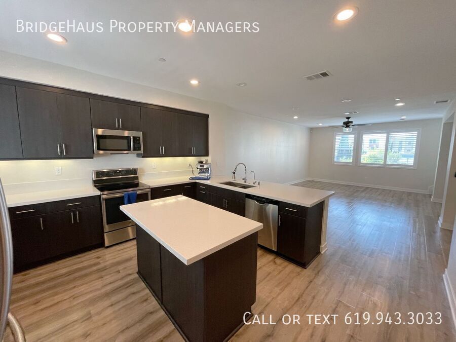 Foto principal - 721 Shoreline Rd