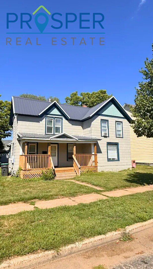 Building Photo - 826 Menomonie St