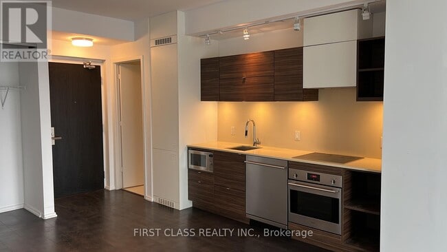 Building Photo - 125 Peter St