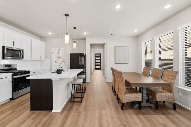 Building Photo - 10707 River Walk Dr