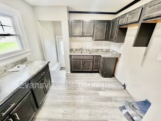 Foto del edificio - 3012 Edgewood Dr