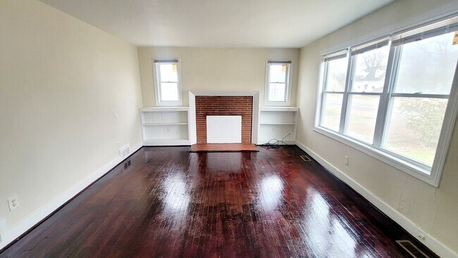 Building Photo - 2417 Byron St