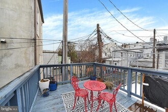Building Photo - 1730 Gough St