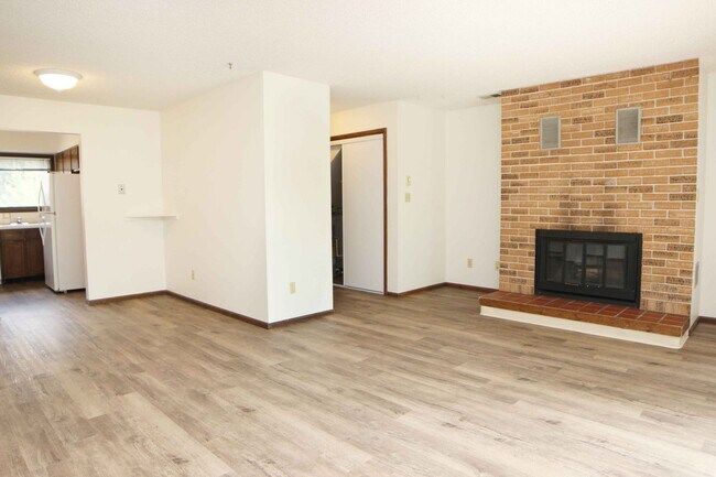 Foto del edificio - 513 &amp; 515 Strachan Drive-208