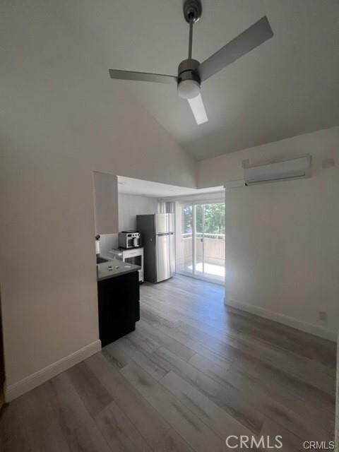 Foto del edificio - 23541 Ave La Caza