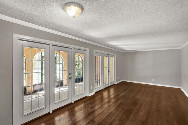 Foto del edificio - Move in ready 2 bedroom/ 1 bathroom condo!