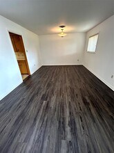 Building Photo - 1902 Gillette St