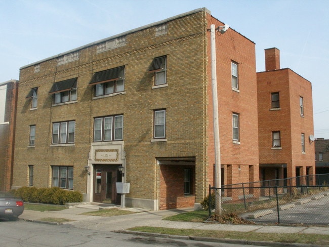 1371 Clarence Ave Lakewood Oh 44107 Apartments Primary Photo 1371 Clarence Ave