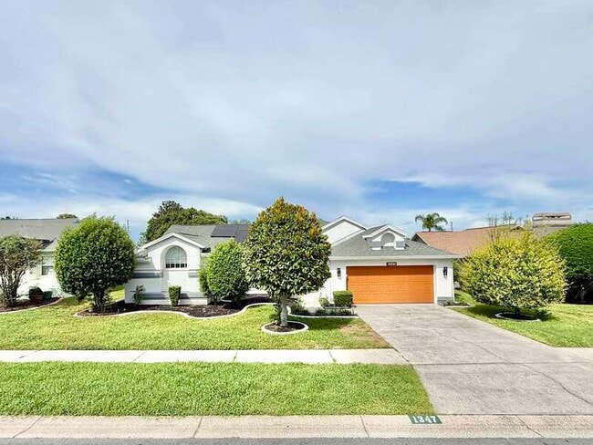 Building Photo - 1347 Overland Dr