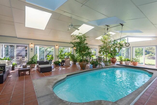 Foto del edificio - 7931 N Thames Dr