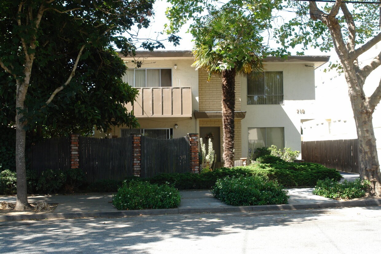 Building Photo - 719 Highland Ave