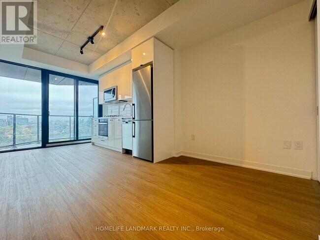 Photo du bâtiment - 195 McCaul St