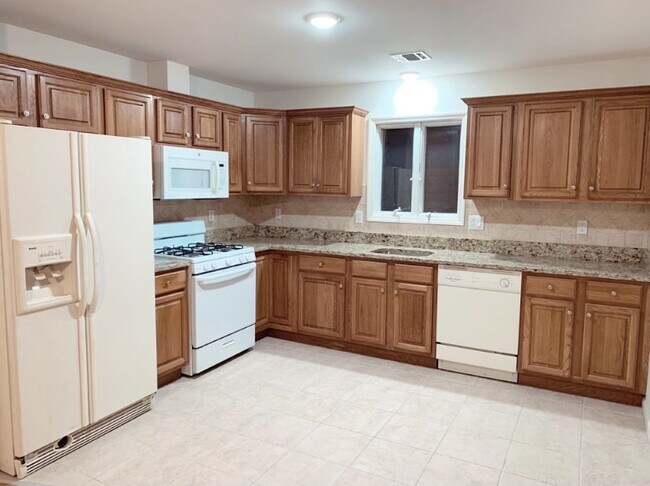 Building Photo - 207 Congress St