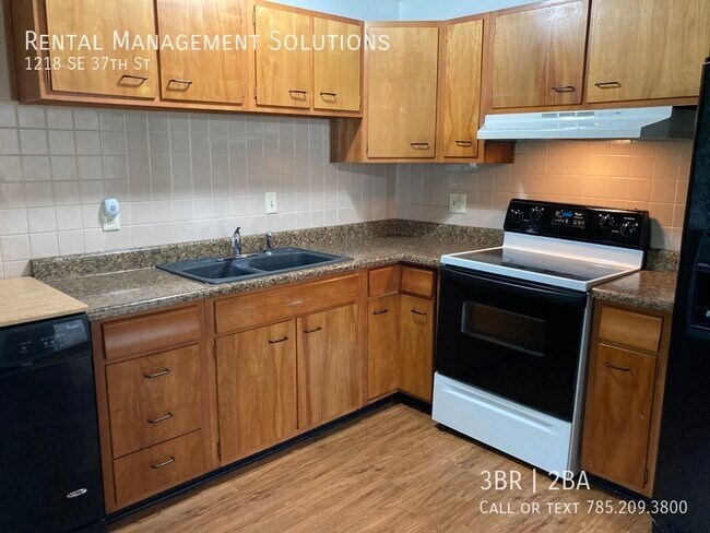 Building Photo - 1218 SE 37th St- 3 BED/1.5 BATH