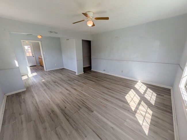 Building Photo - 2430 Primrose St