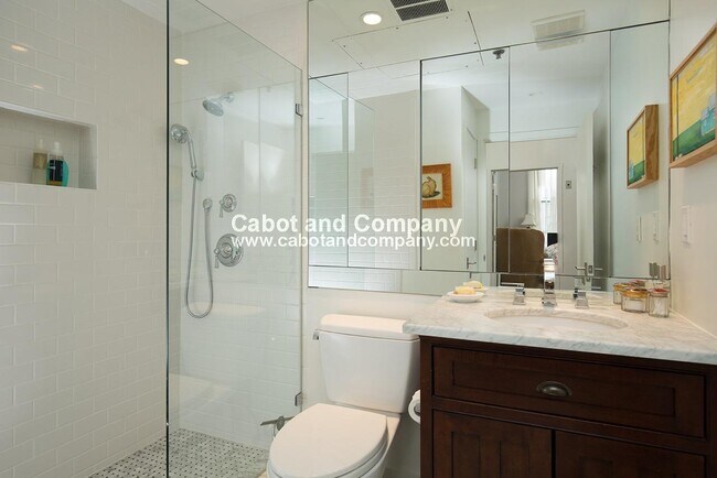 Building Photo - 567 Tremont St