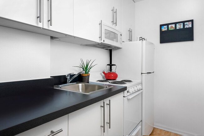 STUD Kitchen - 3130 N. Lake Shore Drive