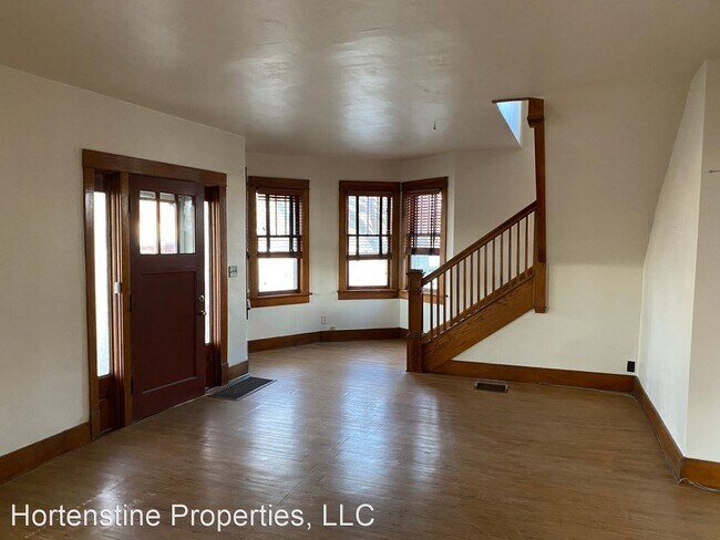 Building Photo - 4 br, 1 bath House - 901 Broadway Ave