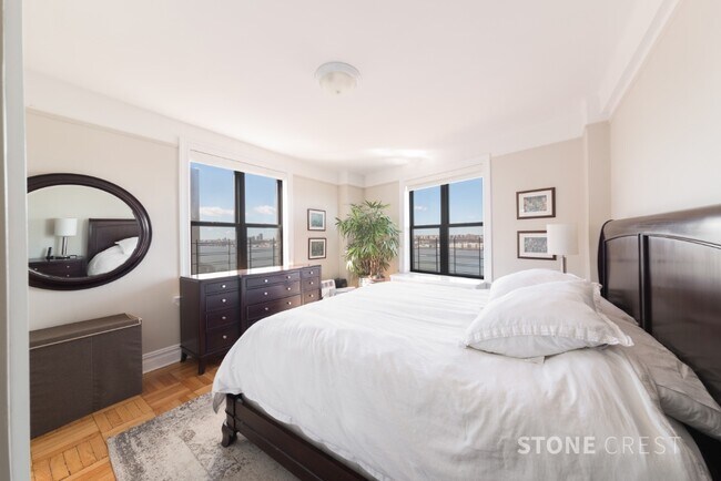 Building Photo - 290 Riverside Drive