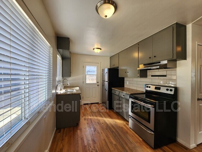 Foto del edificio - 1320 Winona Ct