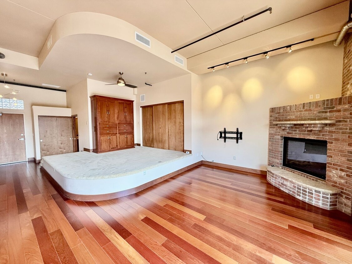 Primary Photo - Luxury Studio in the Heart of Downtown Col...