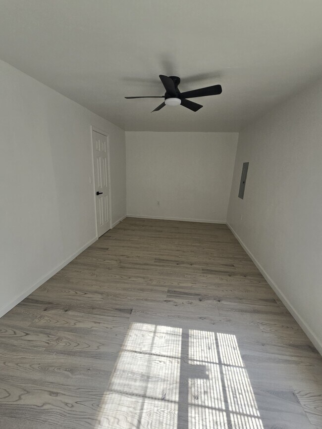 Foto del edificio - 414 SE 24th St