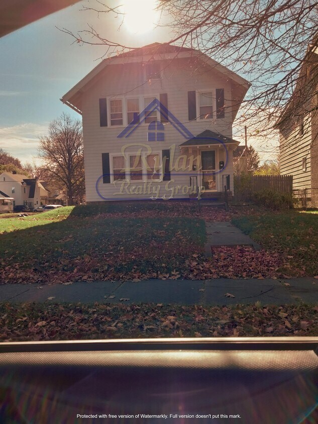 1427 Royalton Rd, Toledo, OH 43612 House for Rent in Toledo, OH