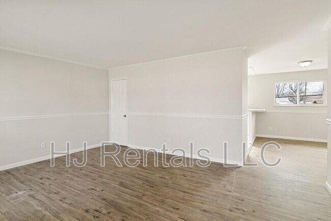 Foto del edificio - 650 Sherwood Dr