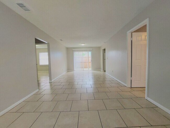 Foto del edificio - 124 Rebecca Ln