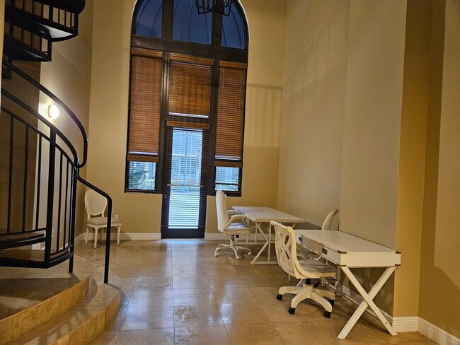 Foto del edificio - 801 S Olive Ave